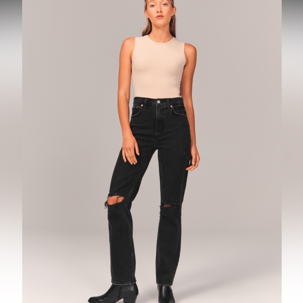 Abercrombie CURVE LOVE 90’s Straight Ultra High Rise SHORT